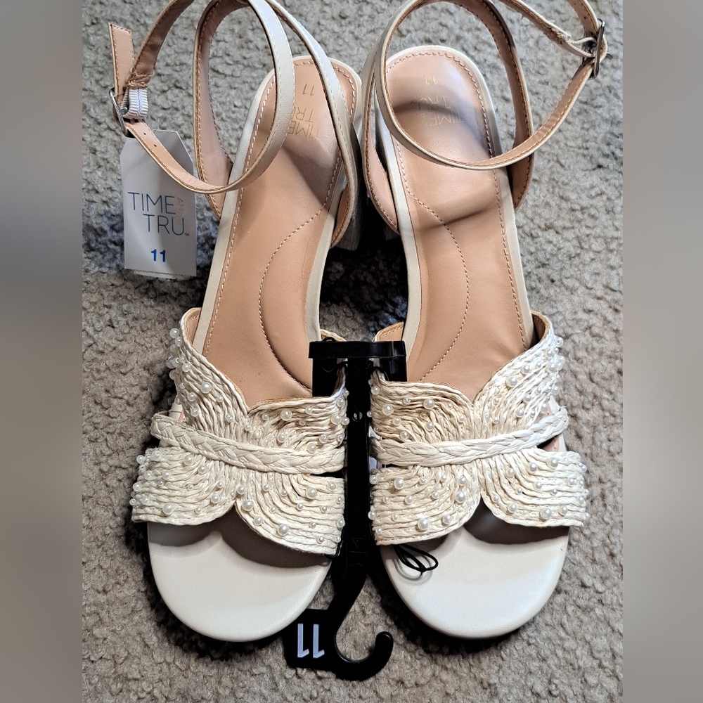 Time and Tru Women's Pearl Block Heel Sandals (11) NWT